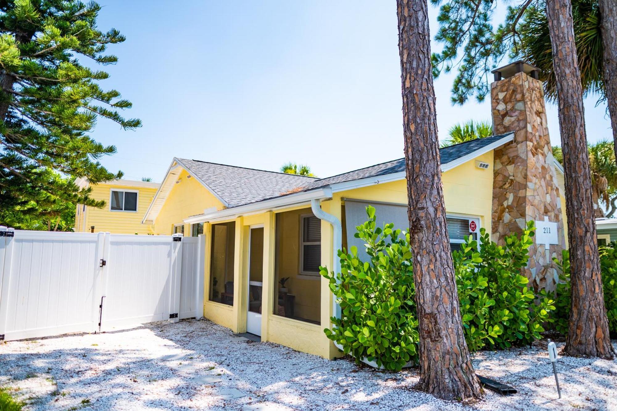 Sun-Drenched 1Br Apt - 5Min Walk To Beach Clearwater Beach Exterior photo